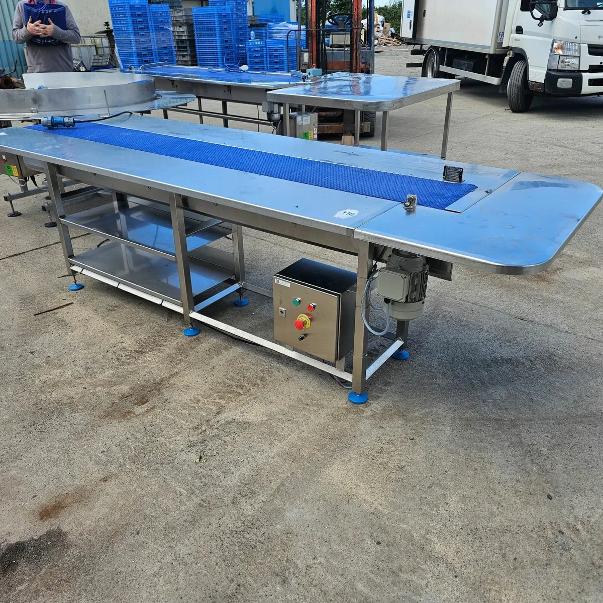 Stainless steel conveyor table - Image 1