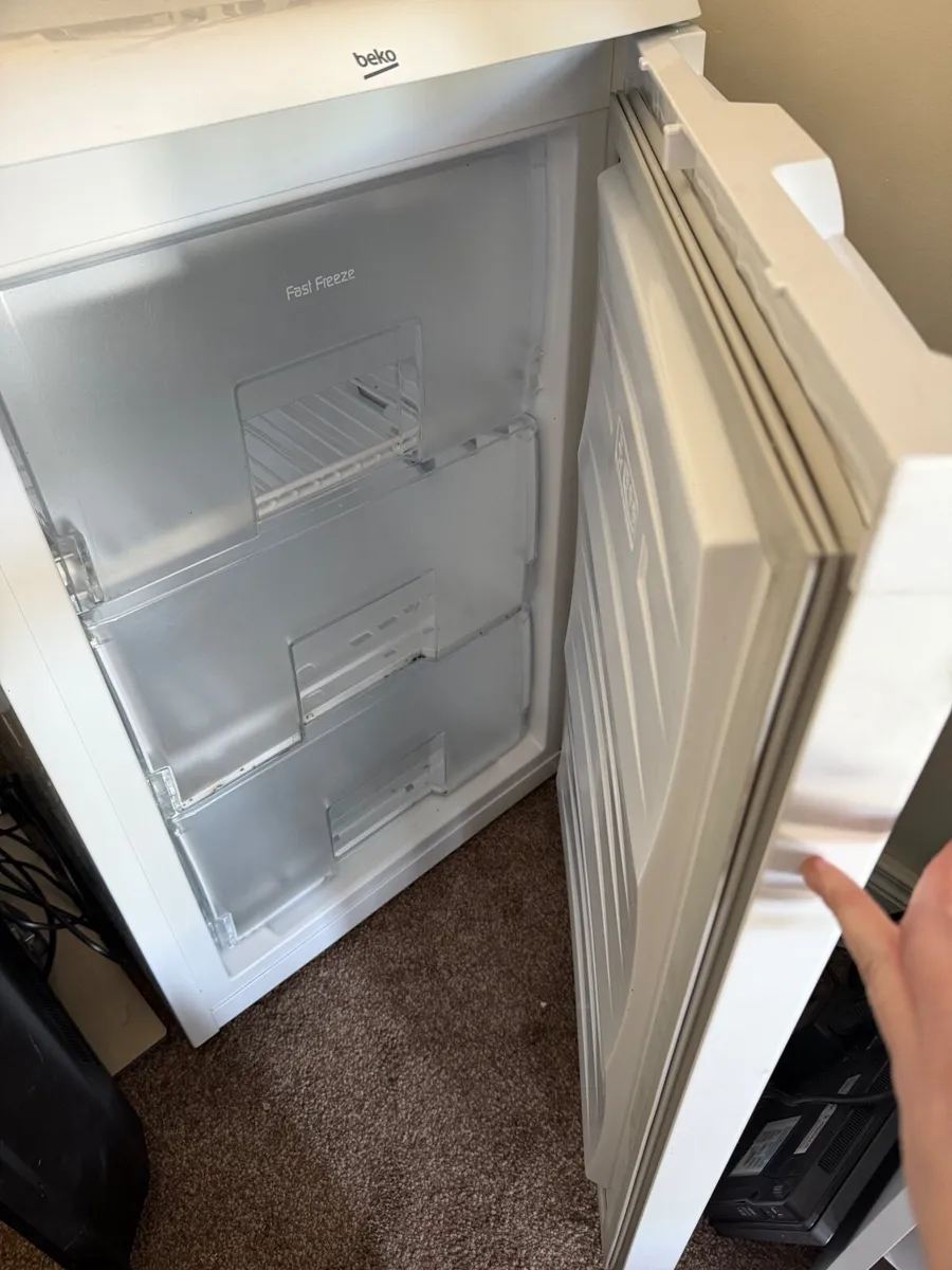 Small 3 drawer freezer - Image 2