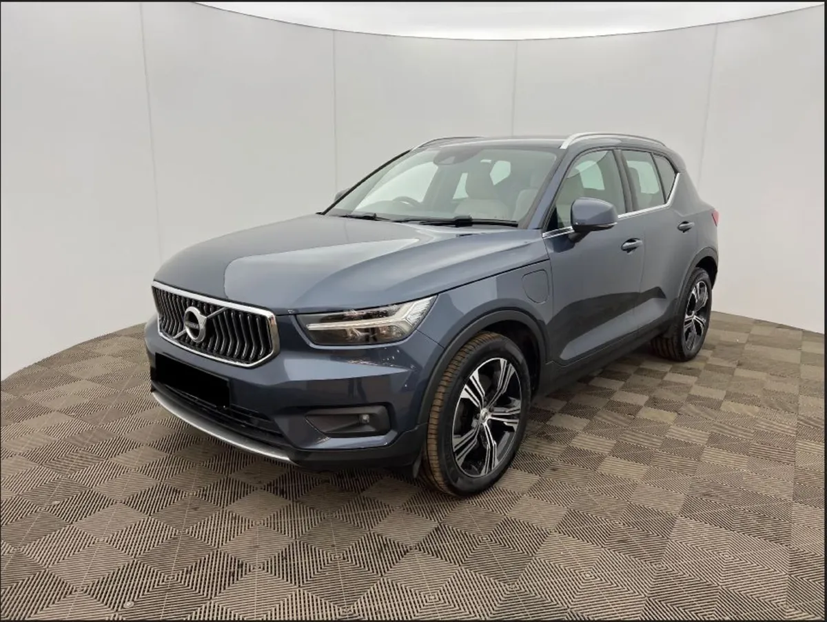 VOLVO XC40 INSCRIPTION T4 RECHARGE / CREAM LEATHER - Image 1