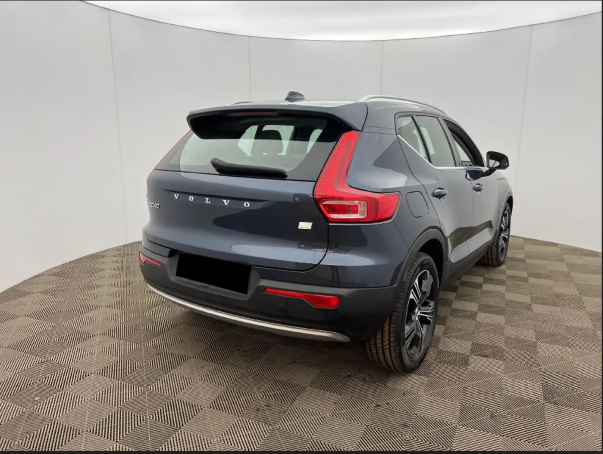 VOLVO XC40 INSCRIPTION T4 RECHARGE / CREAM LEATHER - Image 3