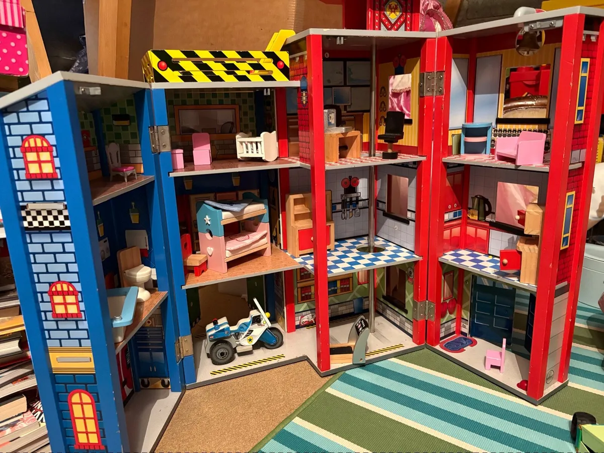 Toy house - Image 1