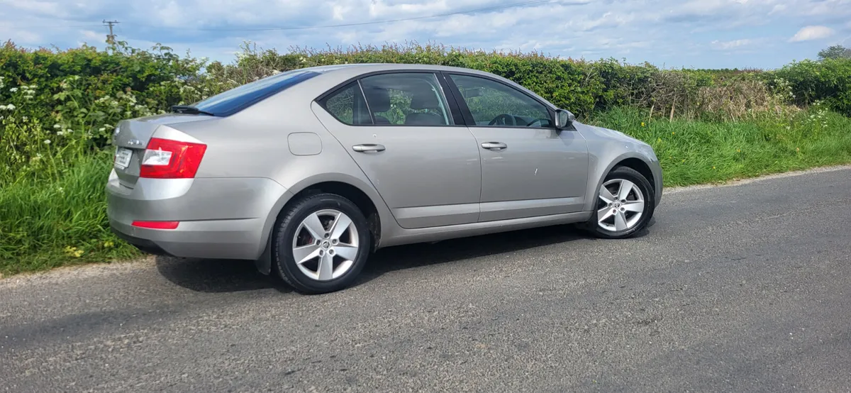 Skoda Octavia 2016 Ambition low miles - Image 2