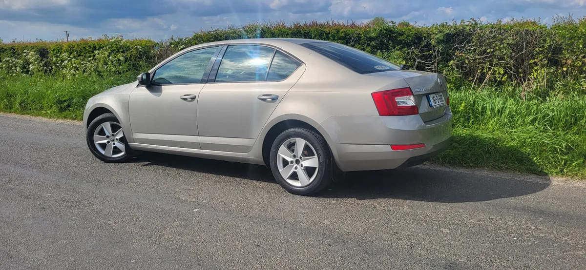 Skoda Octavia 2016 Ambition low miles - Image 4