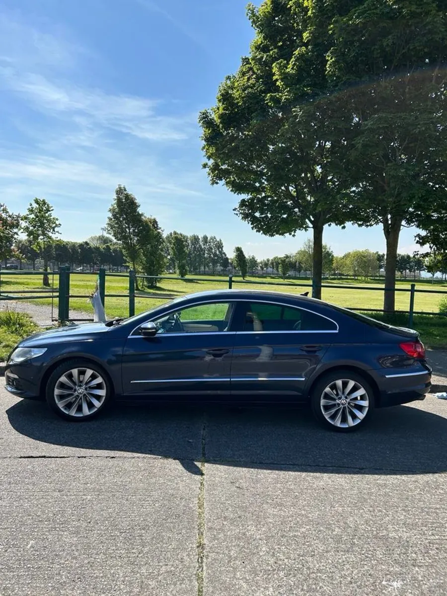 Volkswagen Passat CC 2.0 - Image 1