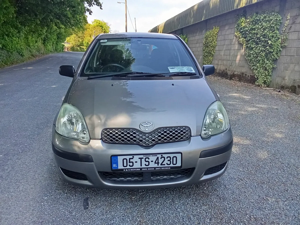 Toyota Yaris 2005 - Image 1
