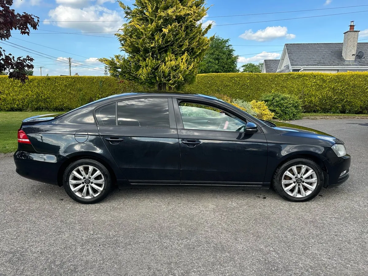 VW Passat 1.6L - Image 3