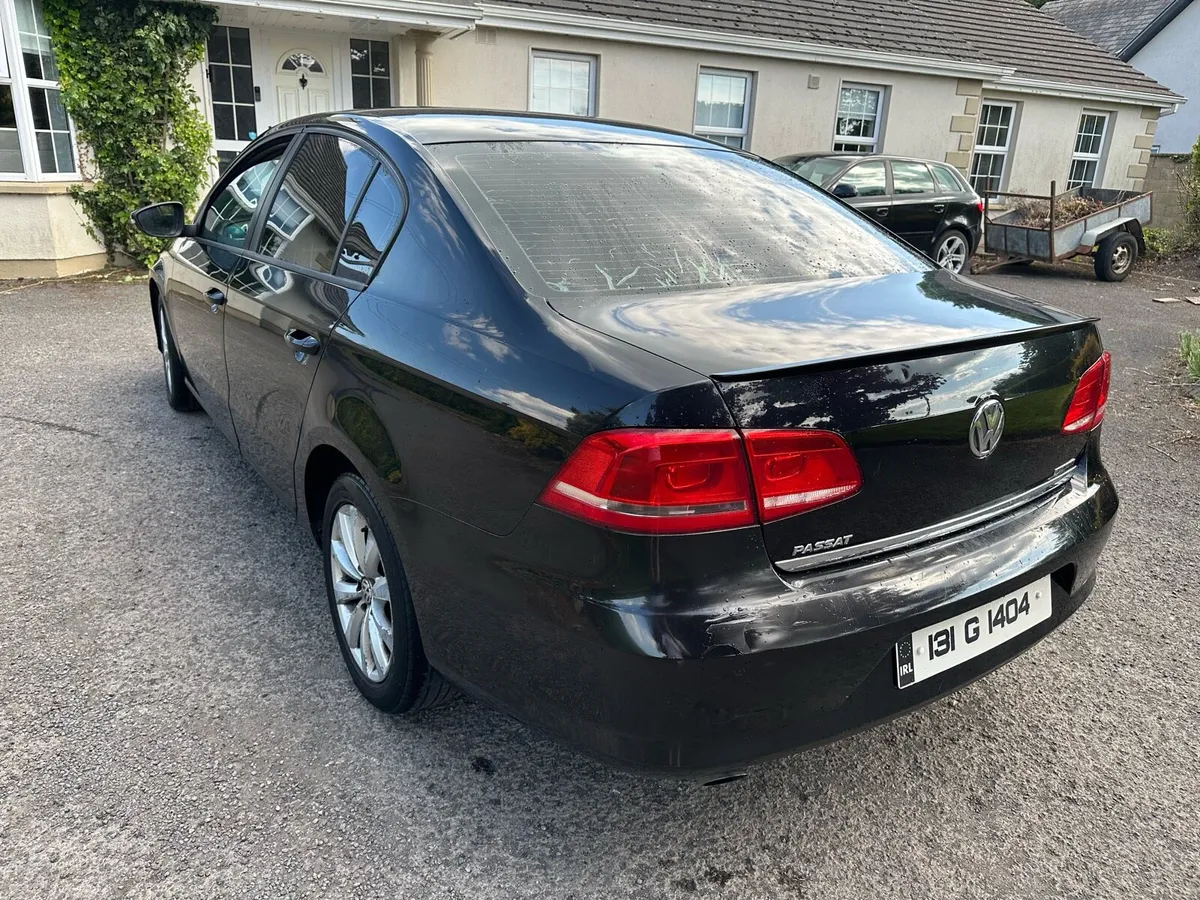 VW Passat 1.6L - Image 4