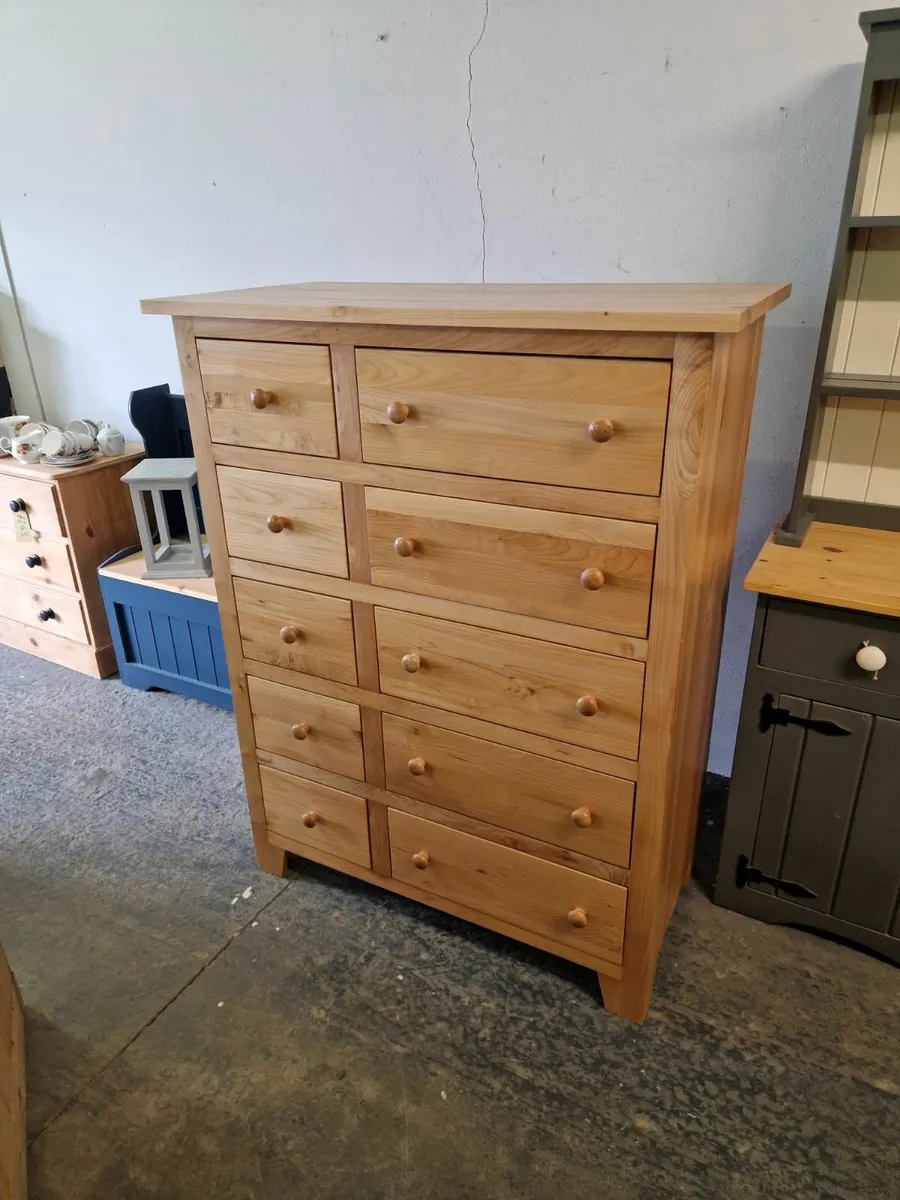 Large light oak multi drawer chest - Image 1