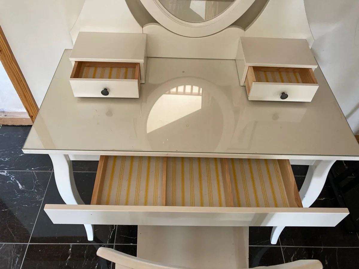 Dressing Table - Image 2