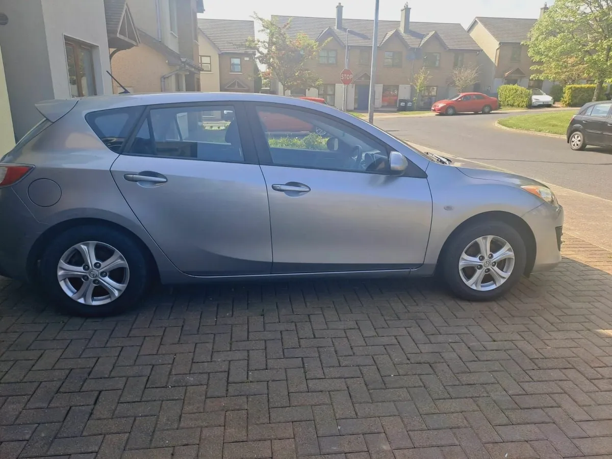 Mazda 3 2010, 1.6L - Image 1