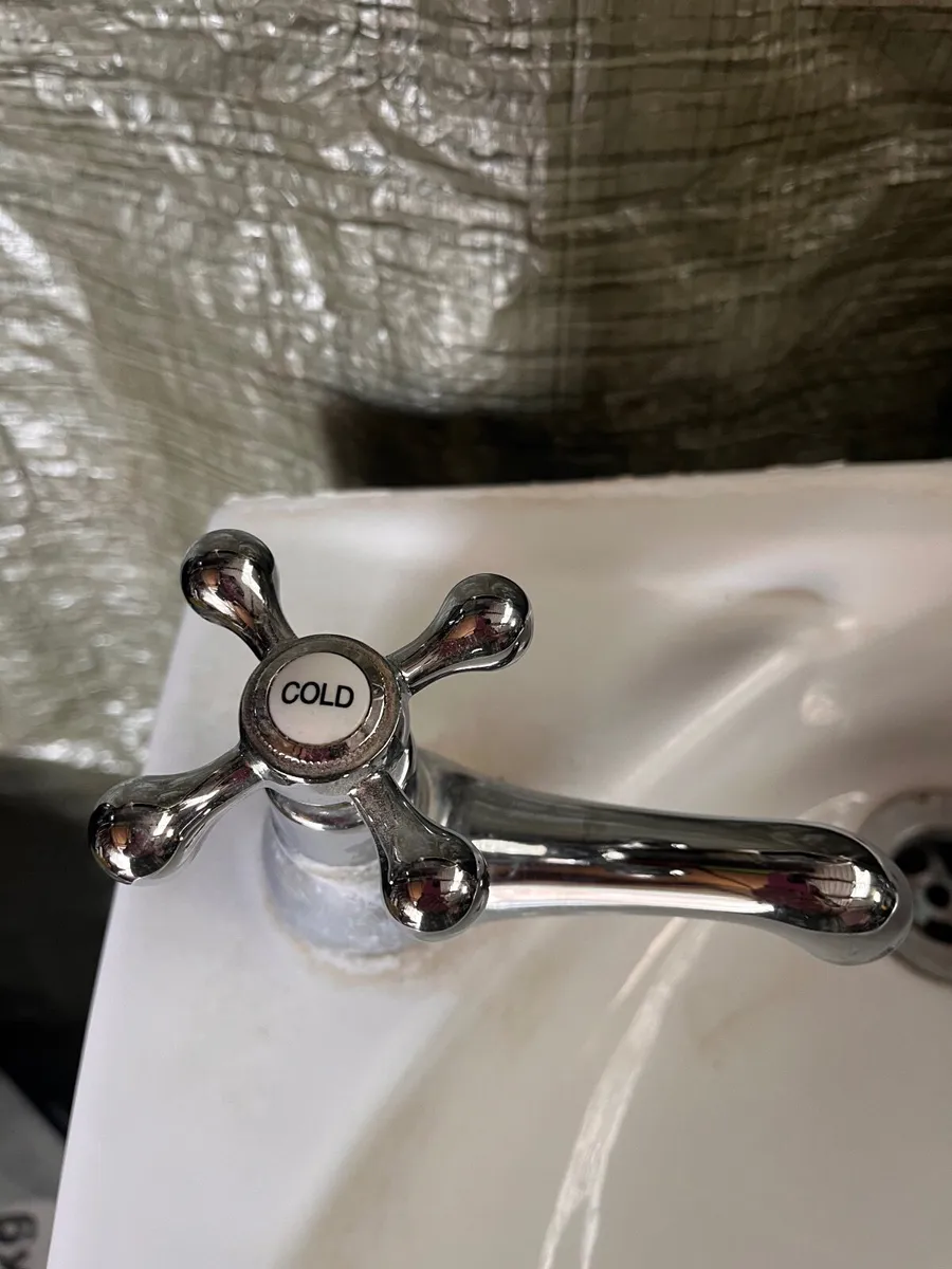 Sink and pedestal - Image 3