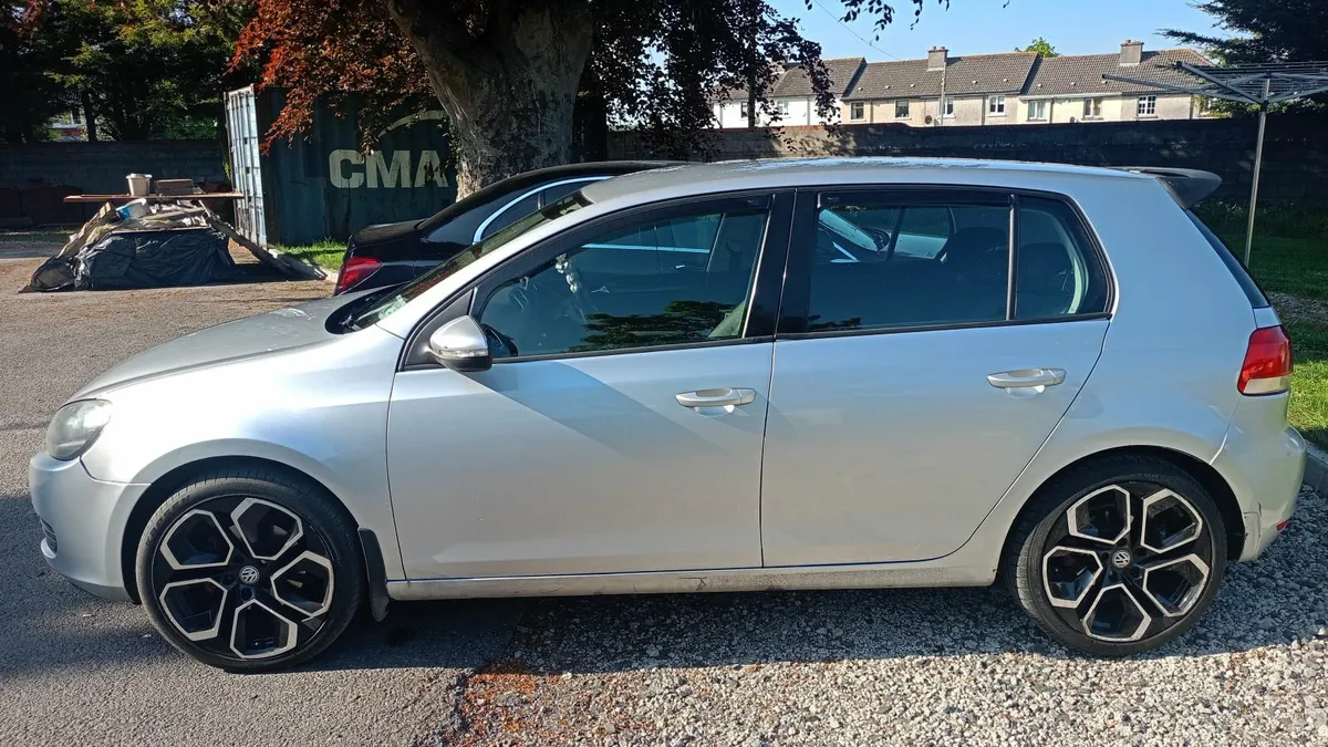 Volkswagen Golf 2009 - Image 1