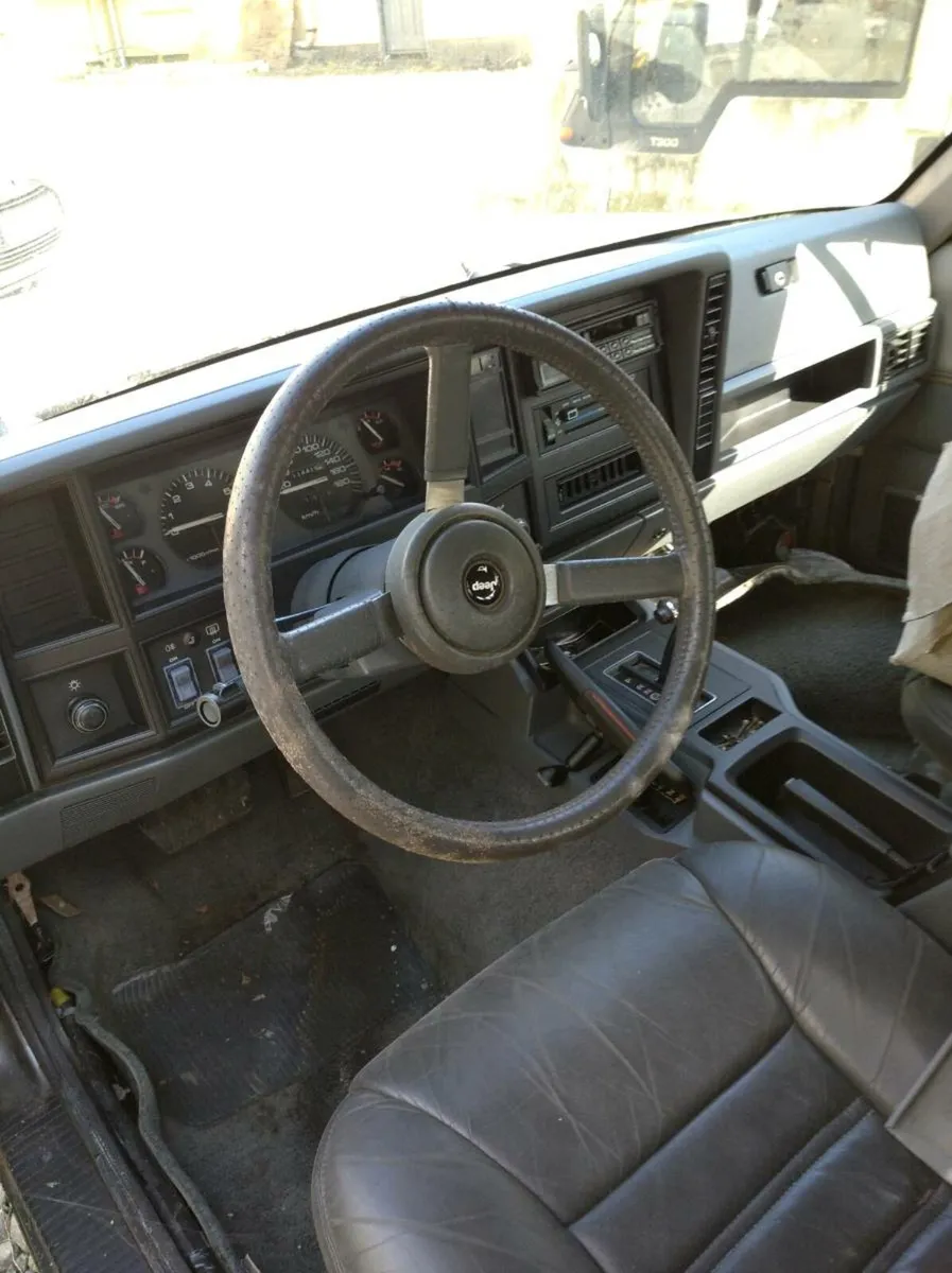 Jeep Cherokee 4.0 LHD Limited - Image 4