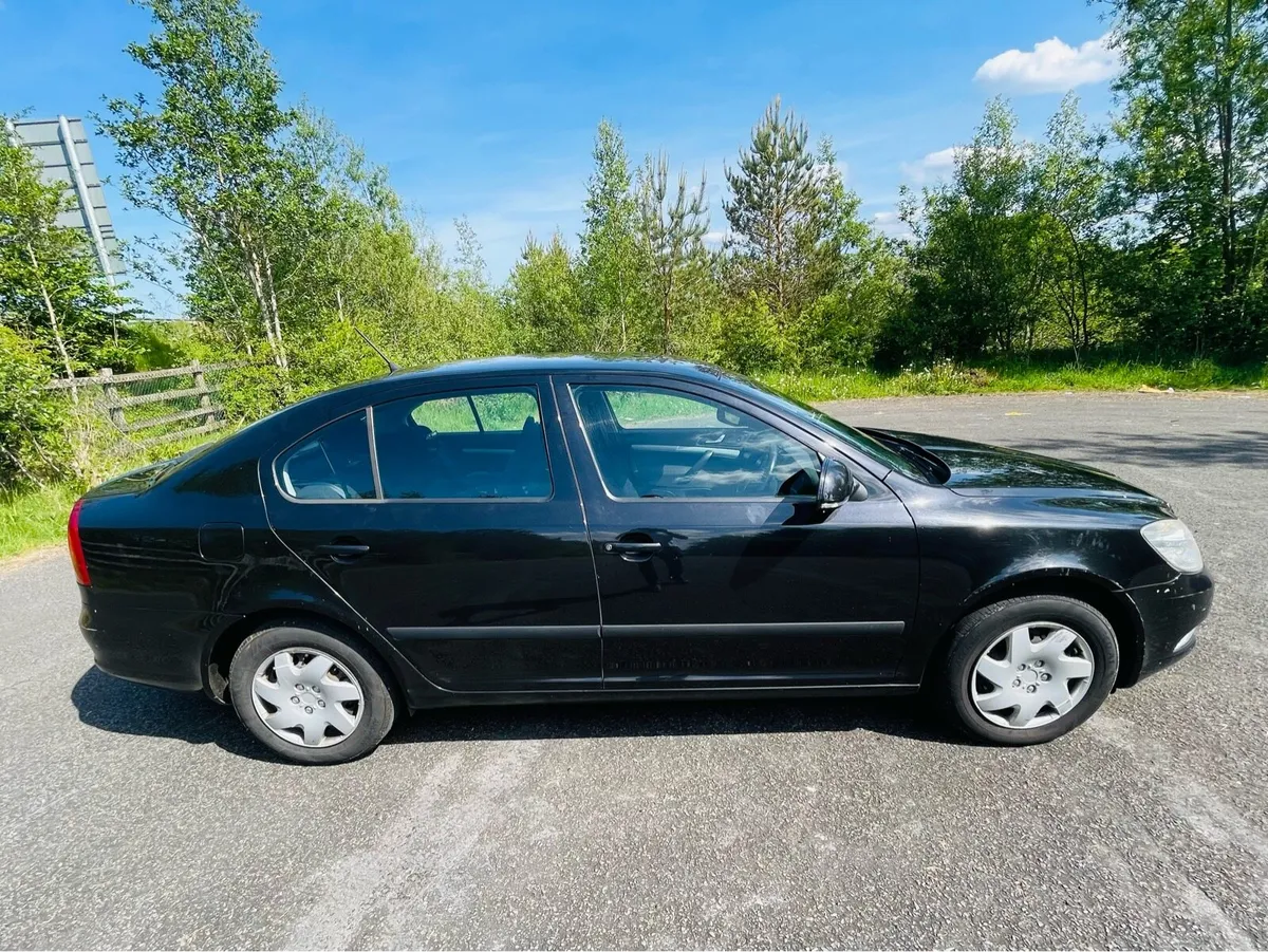 Skoda Octavia 2011  1.6 TDI Manual - Image 3