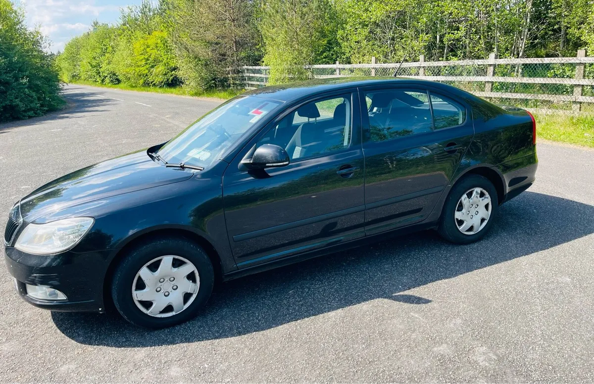 Skoda Octavia 2011  1.6 TDI Manual - Image 4
