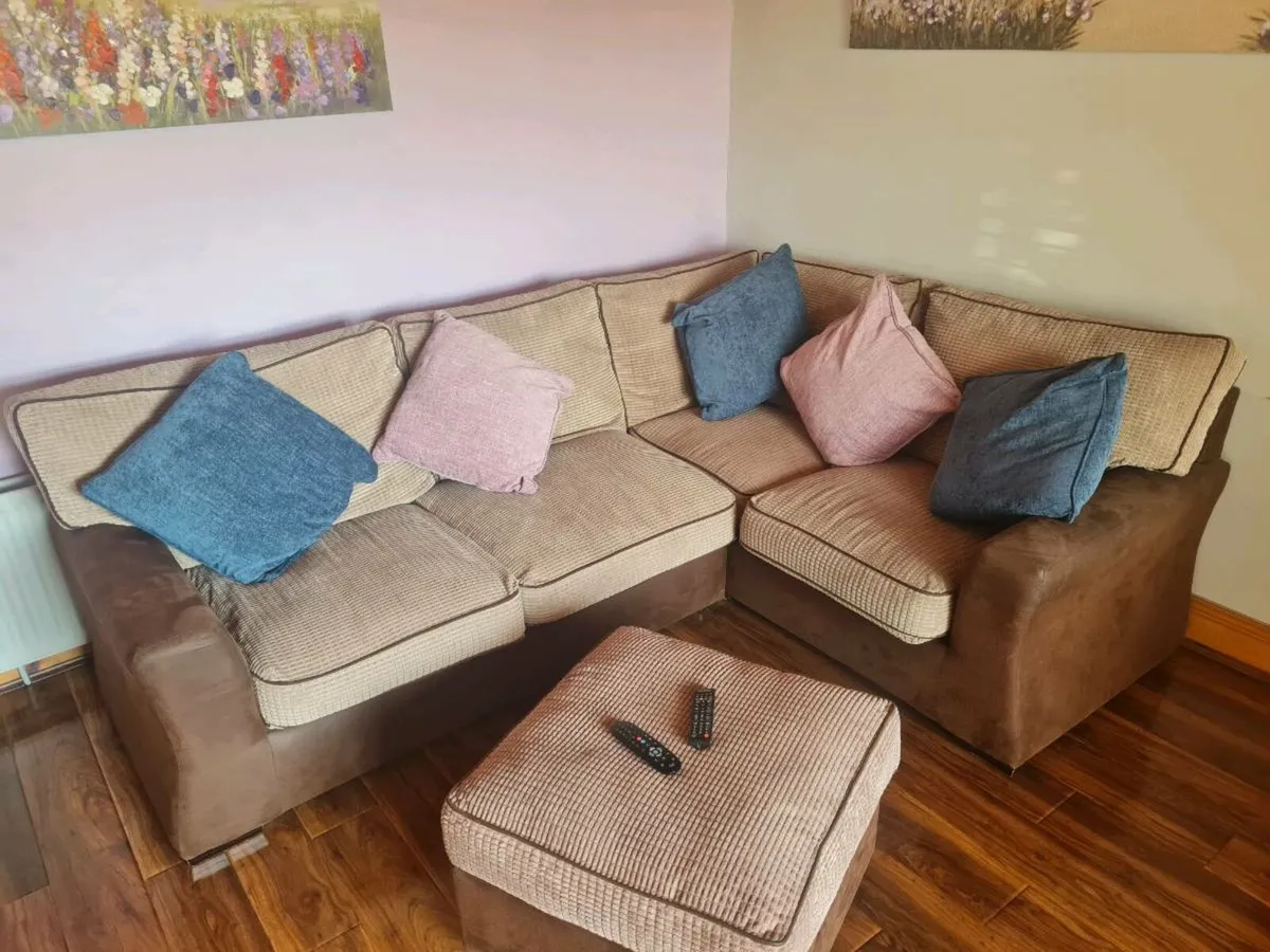 Corner couch / L shaped - Image 1