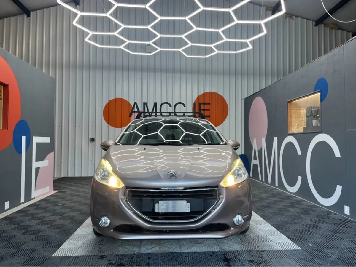 Peugeot 208 208 Premium / 55k KMs / Parking Senso - Image 2