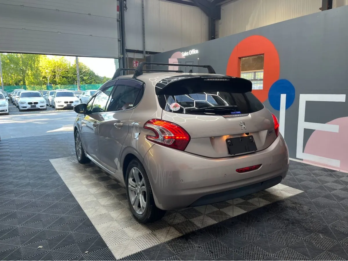 Peugeot 208 208 Premium / 55k KMs / Parking Senso - Image 4