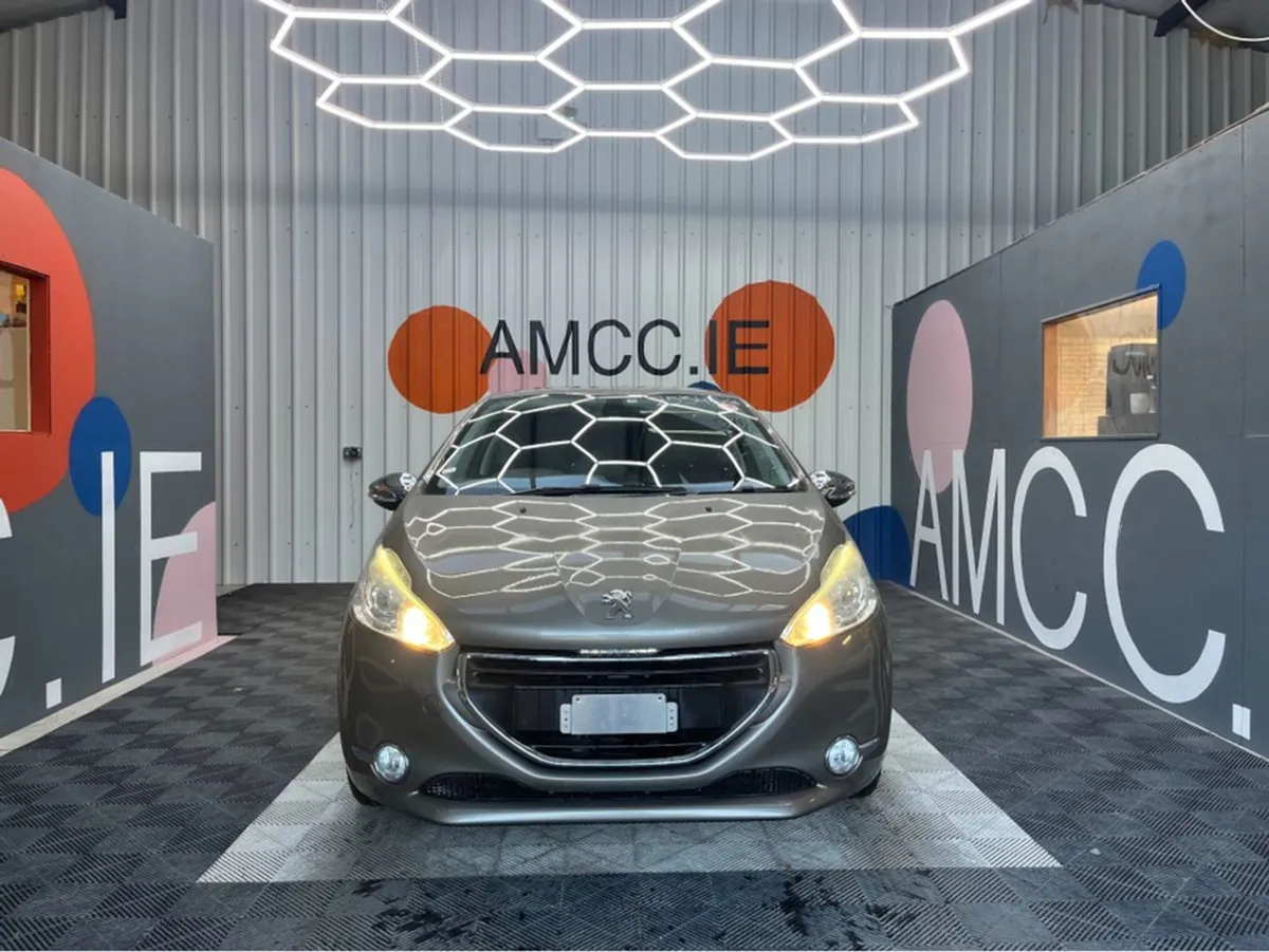 Peugeot 208 208 Manual 1.2 Petrol / 68k KMs / Par - Image 2