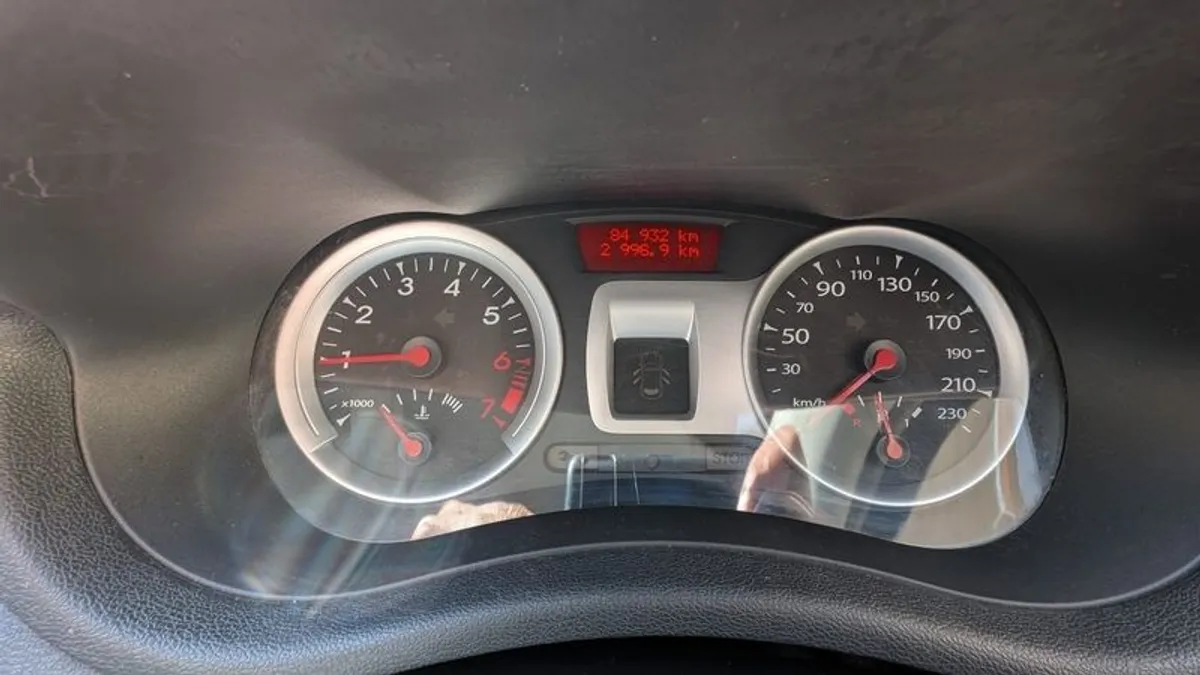 2011 Renault Clio (only 86k KM and fresh NCT) - Image 1