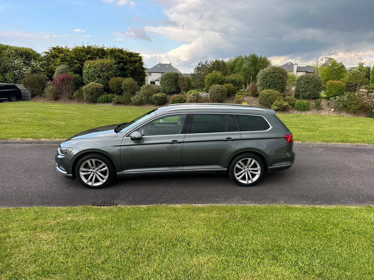 Volkswagen Passat Estate Highline - Image 2