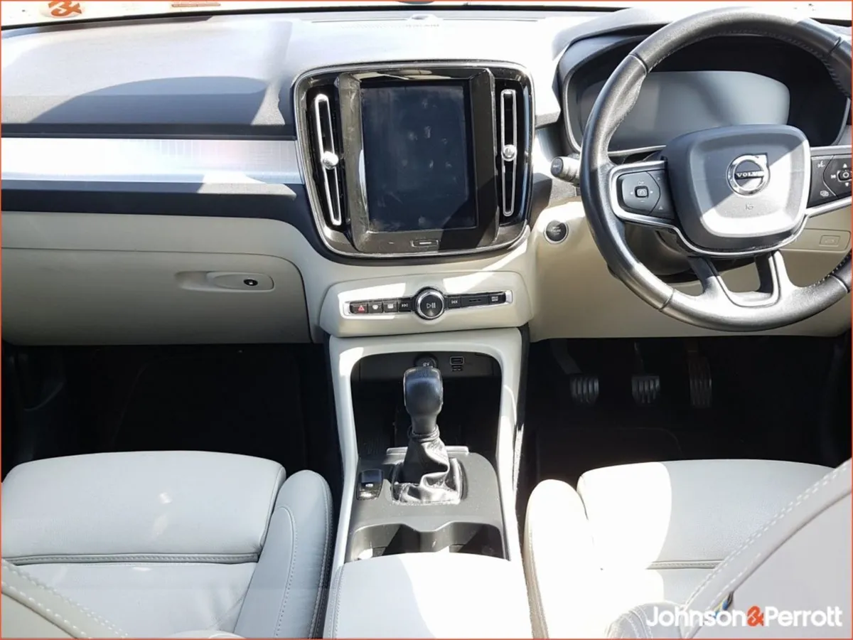 Volvo XC40 D3 (150hp) Momentum - Image 2