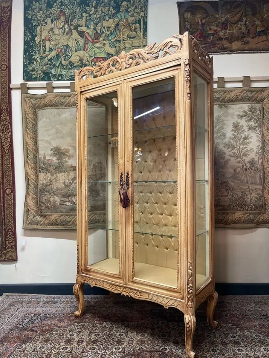 Charming Vintage Painted Vitrine with Glass Shelves - Image 3