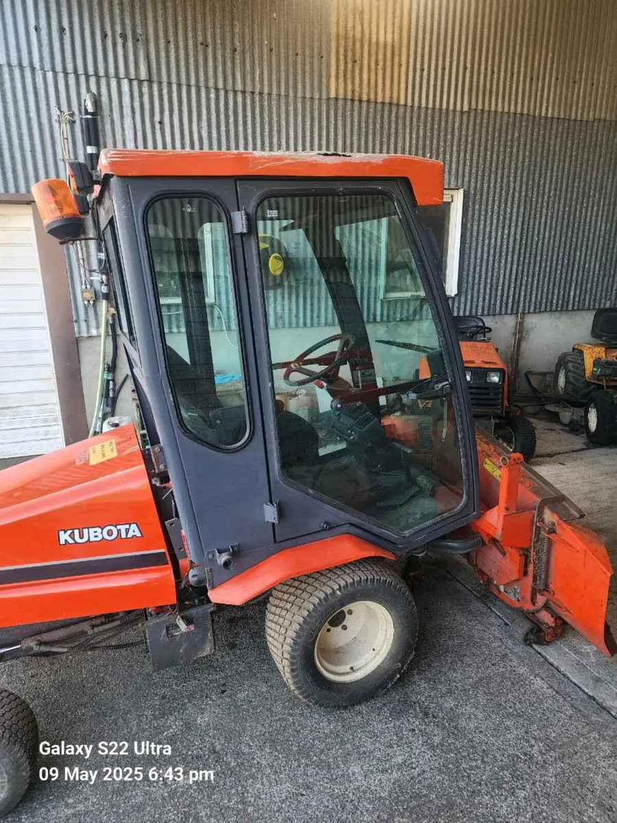 Kubota 3060 with modern deck - Image 3