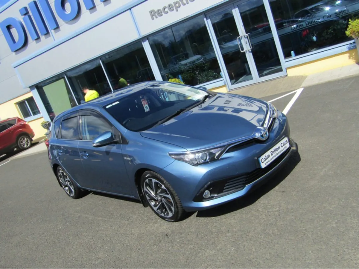 Toyota Auris 1.8 Hybrid SOL 4DR Auto - Image 2