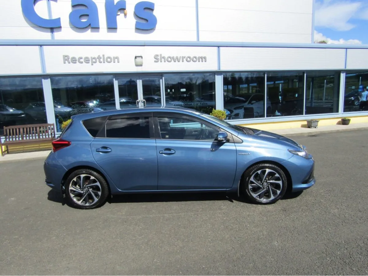 Toyota Auris 1.8 Hybrid SOL 4DR Auto - Image 3