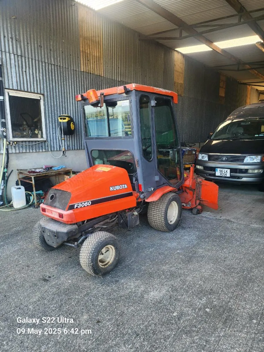 Kubota 3060 with modern deck - Image 4