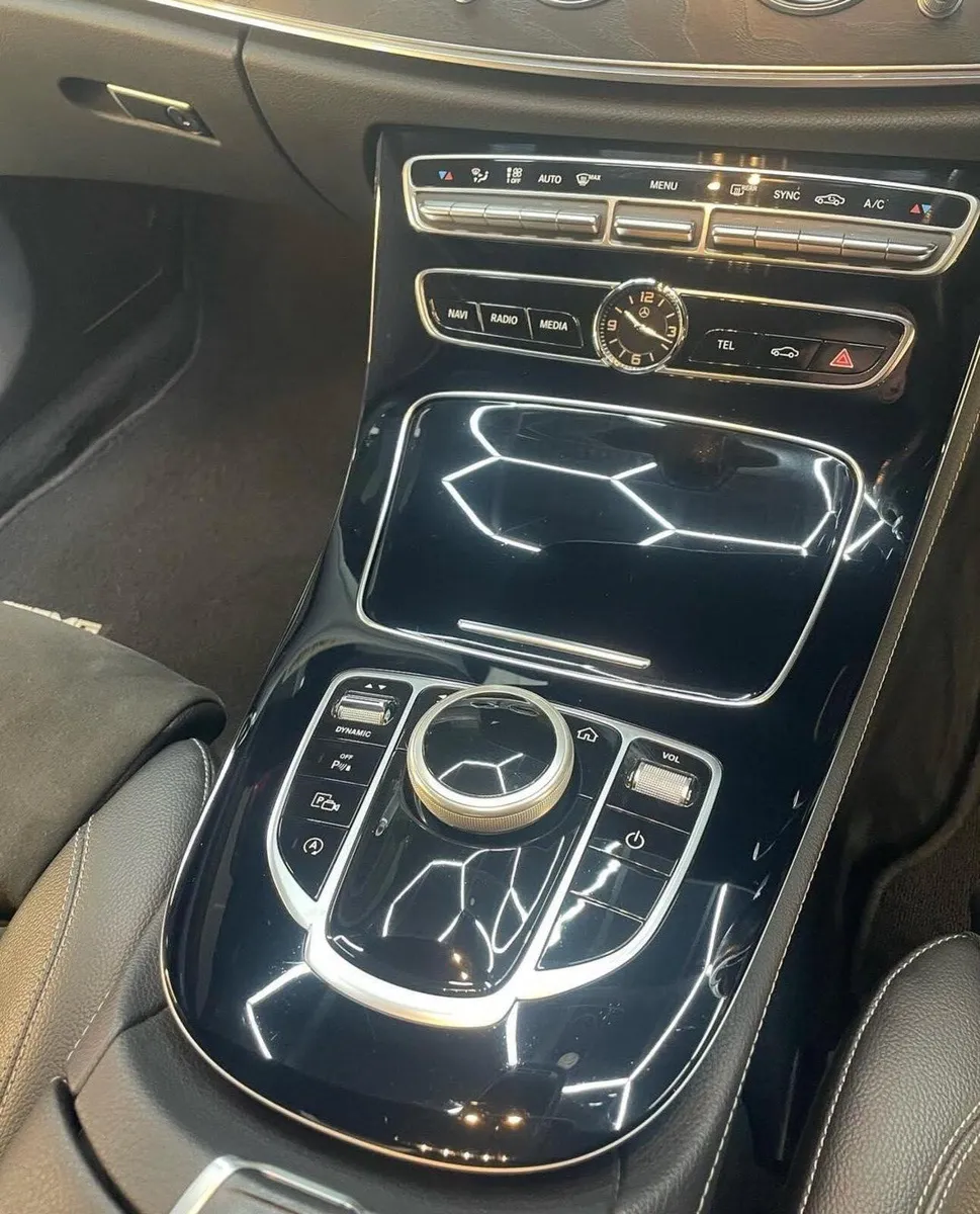 181 Mercedes e200 - Image 2