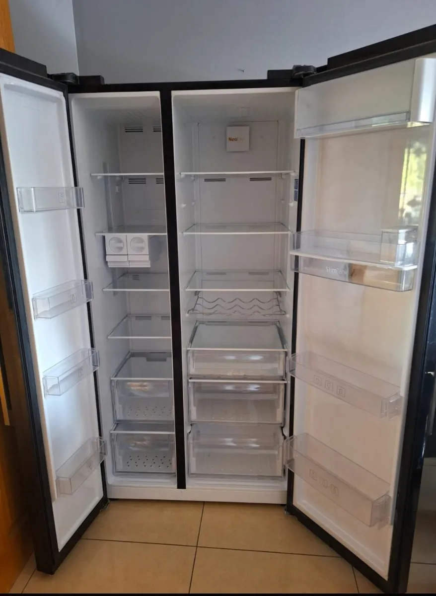 Beko American style fridge freezer - Image 3