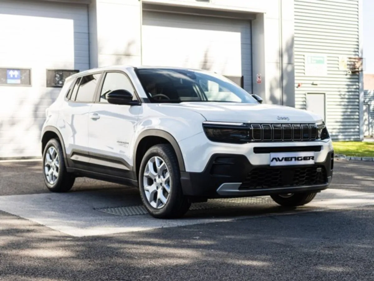 Jeep Avenger E Commercial Altitude 54kw 156hp - Image 1