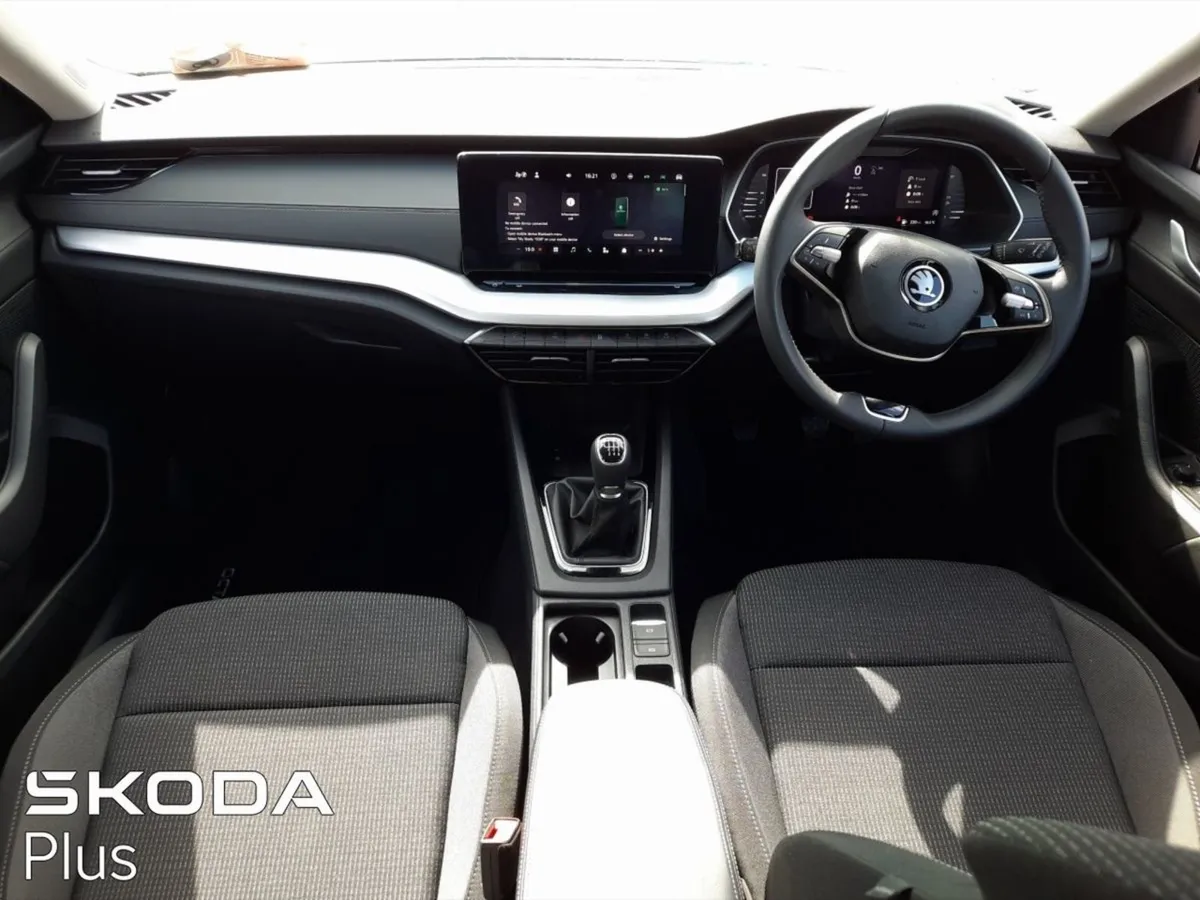 Skoda Octavia Combi Selection 2.0tdi 115HP - Image 3