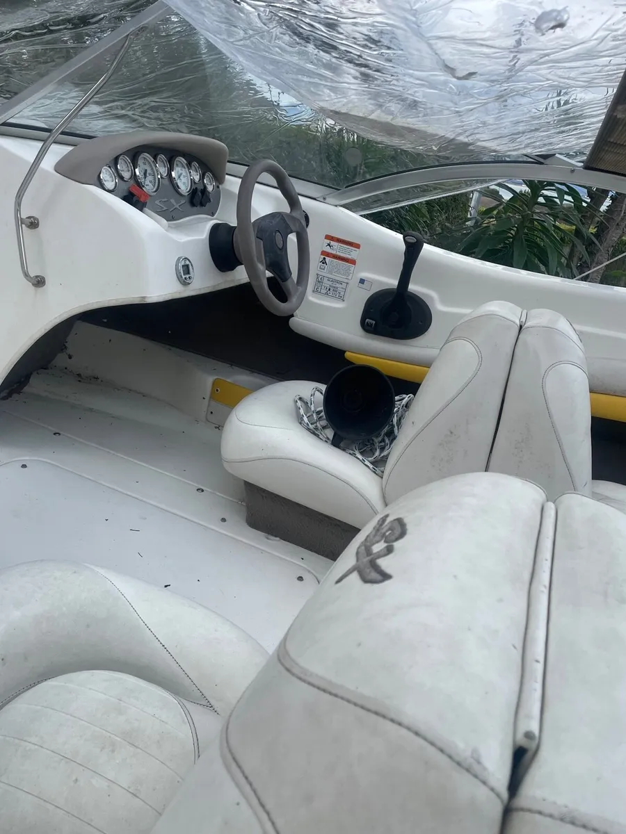 boat glastron 145 inboard 17foot - Image 2
