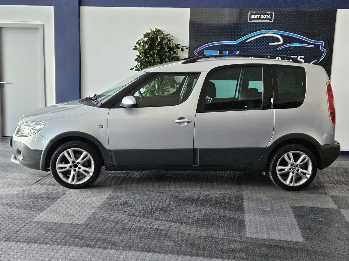 12 SKODA ROOMSTER SCOUT 1.6 DIESEL - Image 4