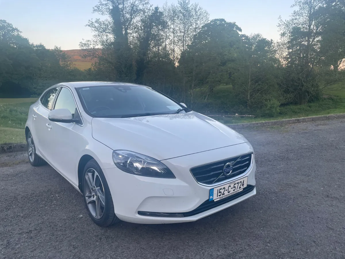 Volvo V40 2015  , black leather,  belt done - Image 1