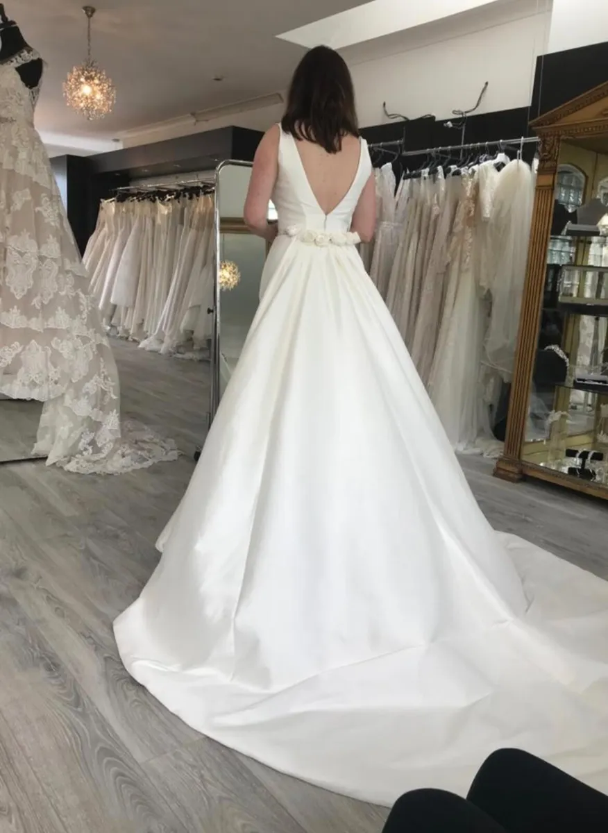 Brand new wedding dress - Image 4