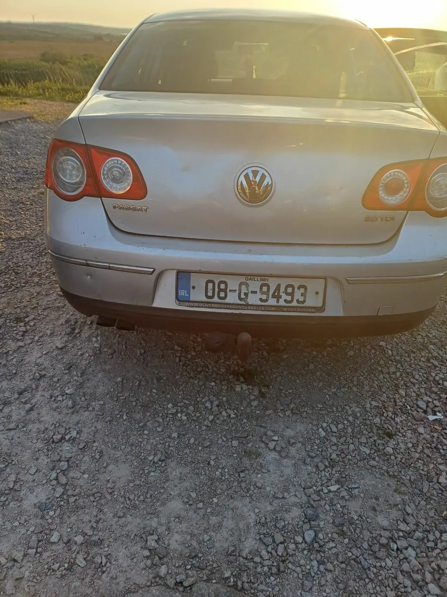 Volkswagen Passat 2008 - Image 2