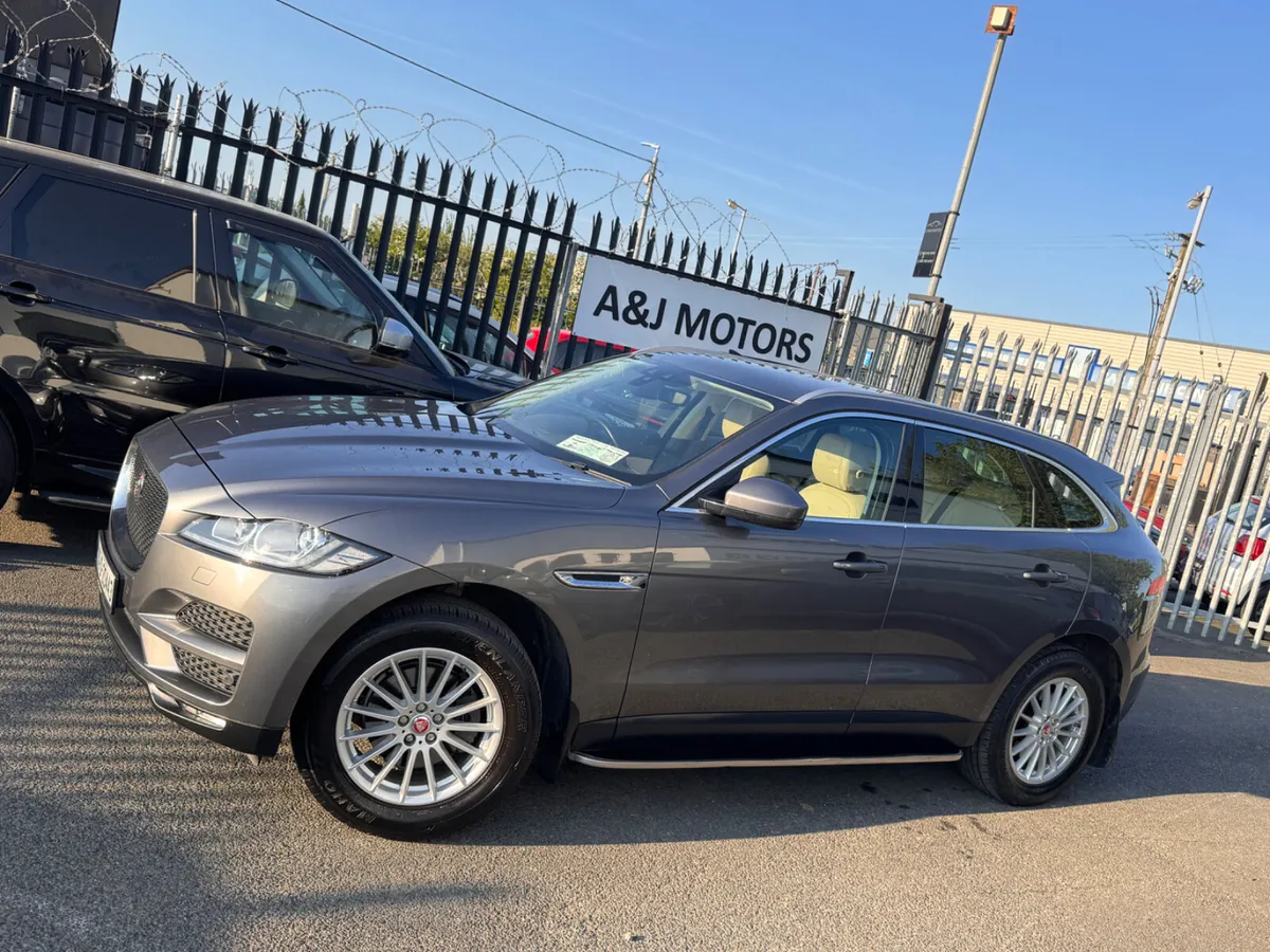 19 Jaguar F-Pace Diesel Automatic - Image 3