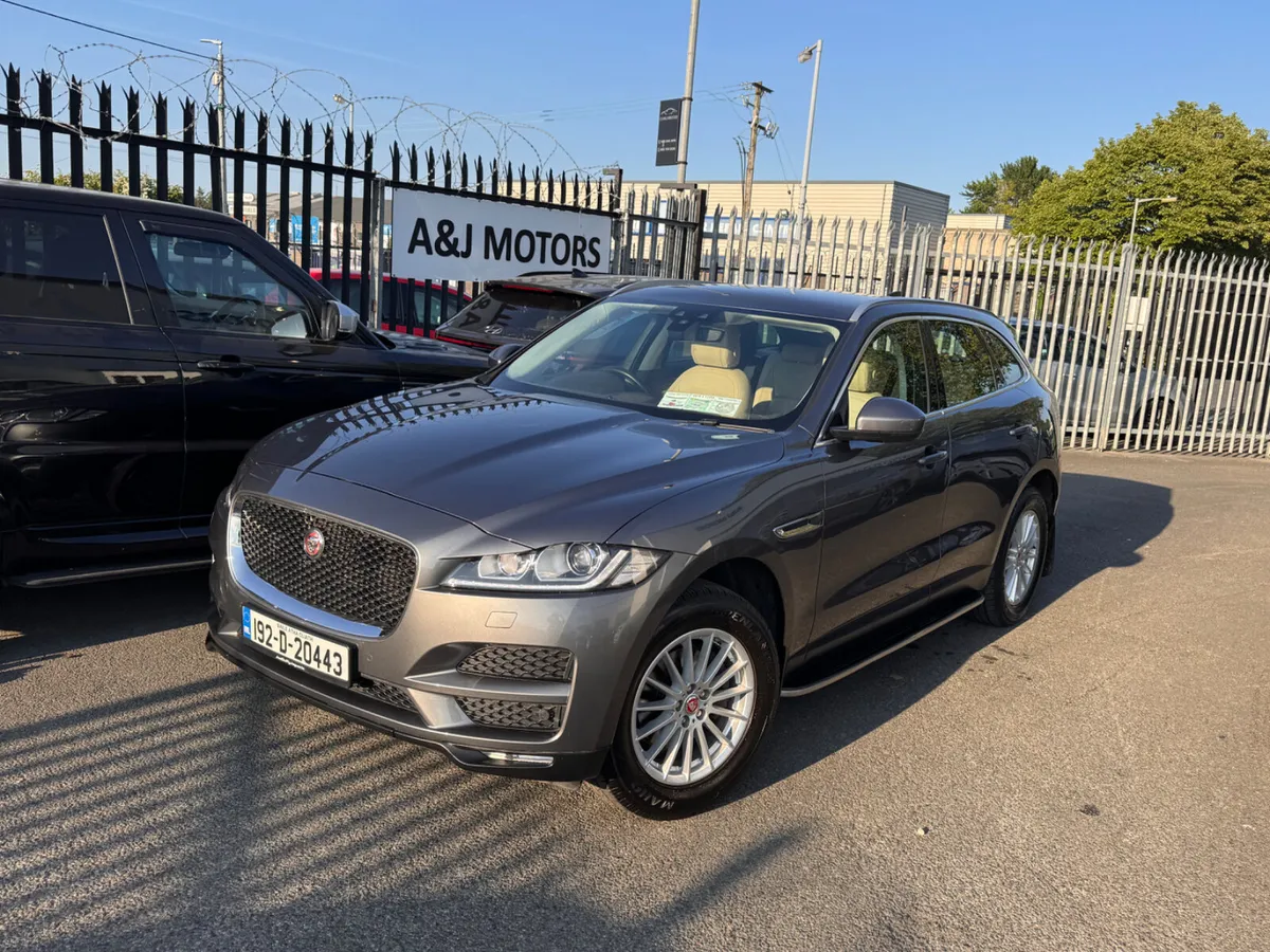 19 Jaguar F-Pace Diesel Automatic - Image 2