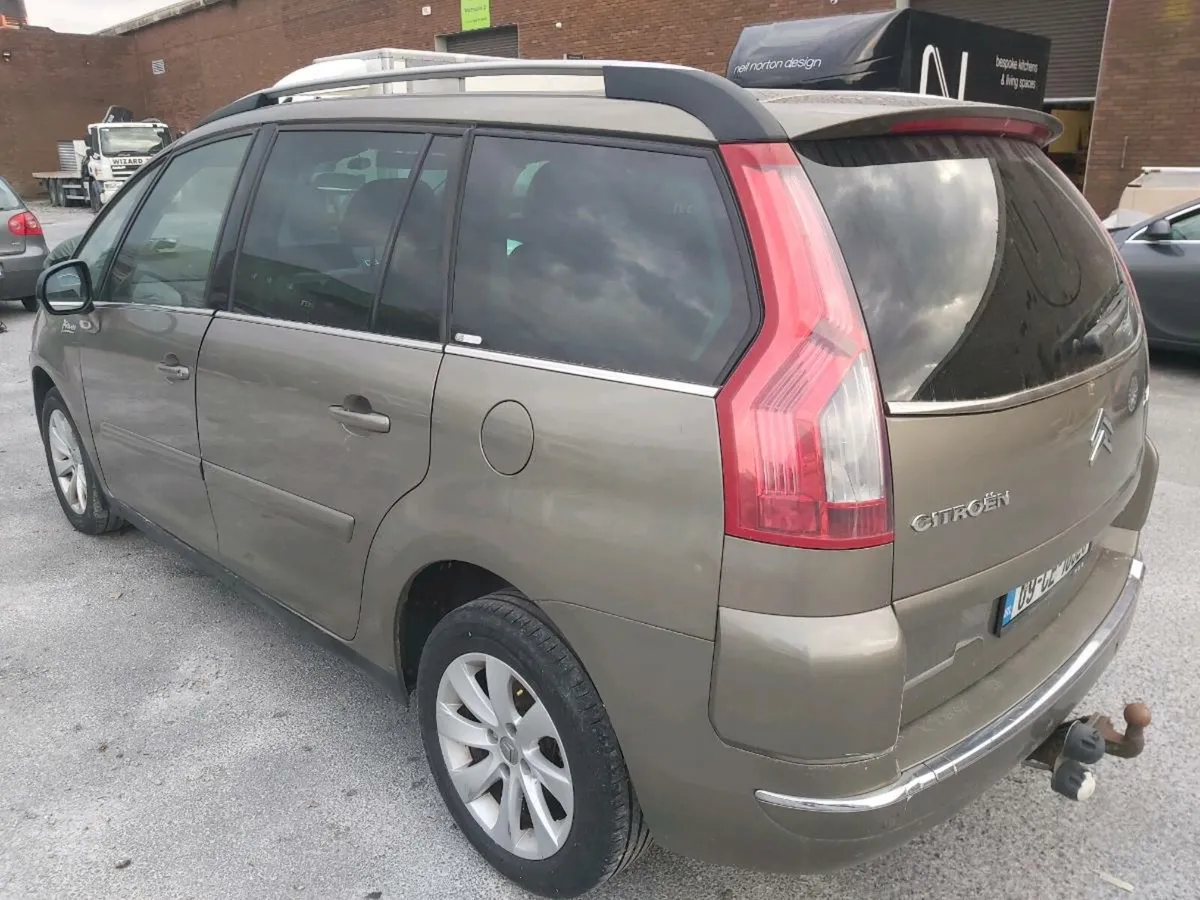Car - Image 2