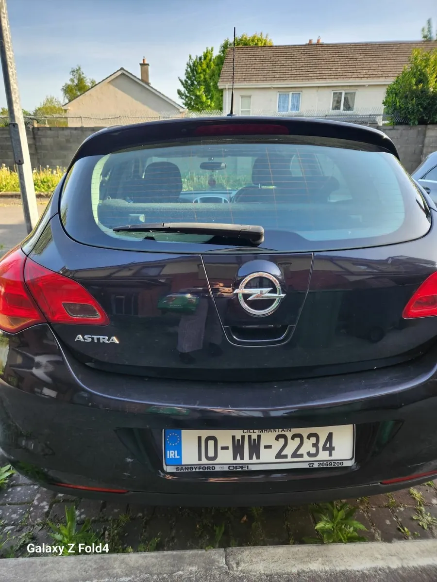 Opel Astra 2010 - Image 2