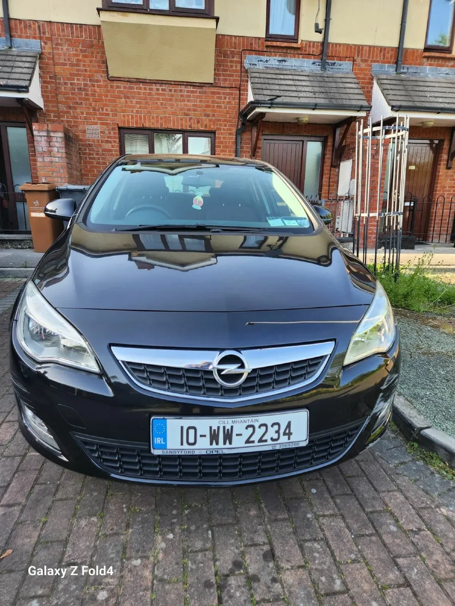 Opel Astra 2010 - Image 1