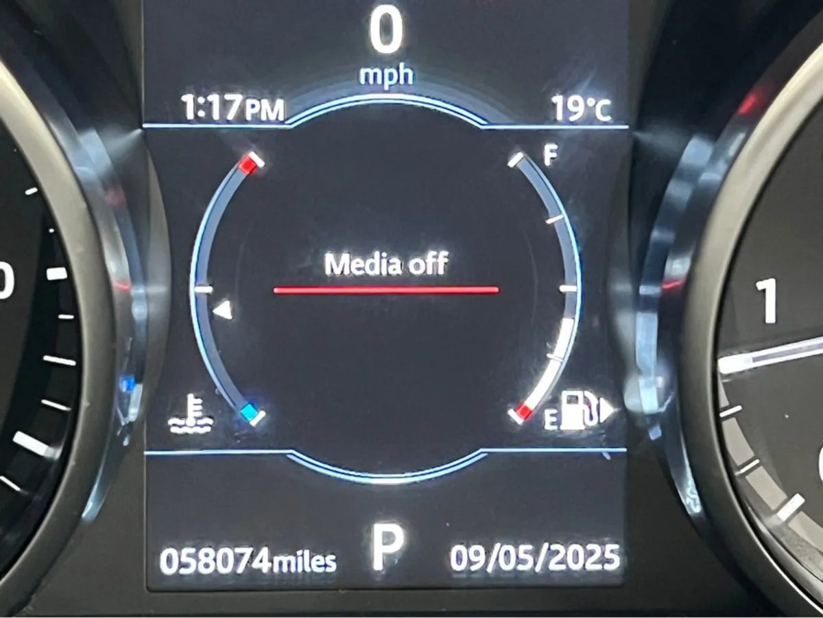 Land Rover Discovery  auto 7 Seats heated Seats 2 - Image 2