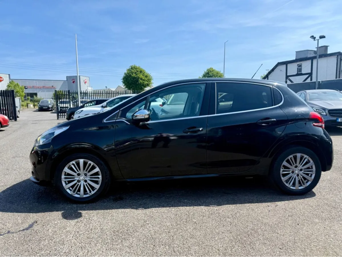 Peugeot 208 1.6 Blue HDI Allure Low Mileage TOP S - Image 4