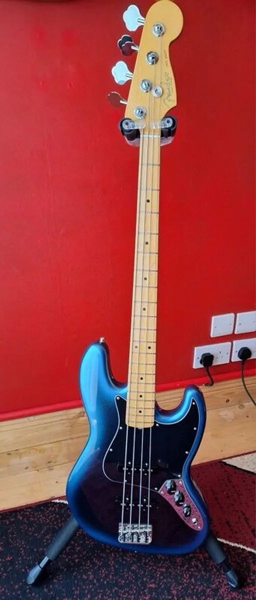 fender American Professional ll Jazz Bass - Image 1