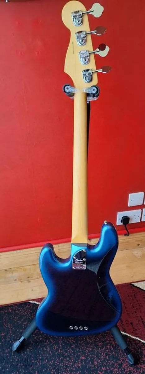 fender American Professional ll Jazz Bass - Image 2