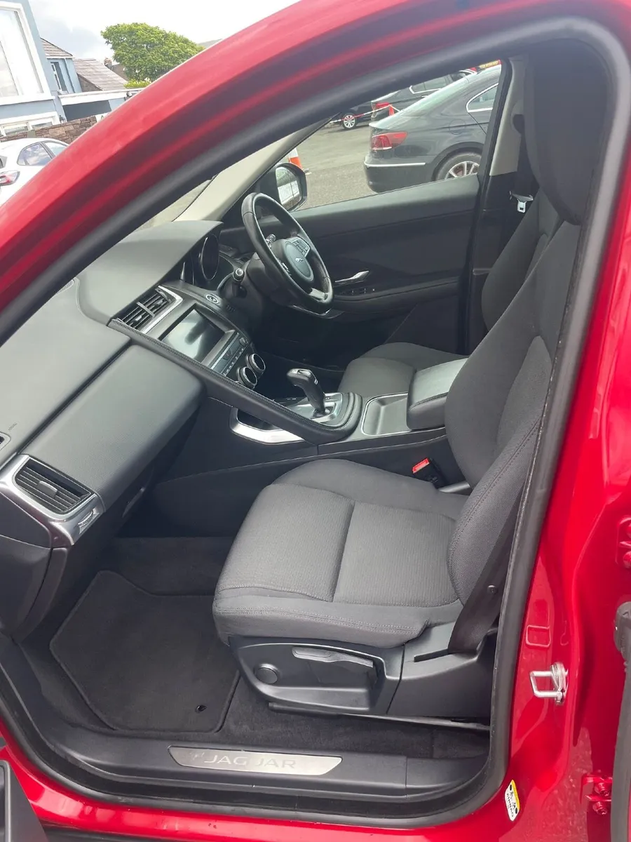 Jaguar E-Pace 2019 - Image 2